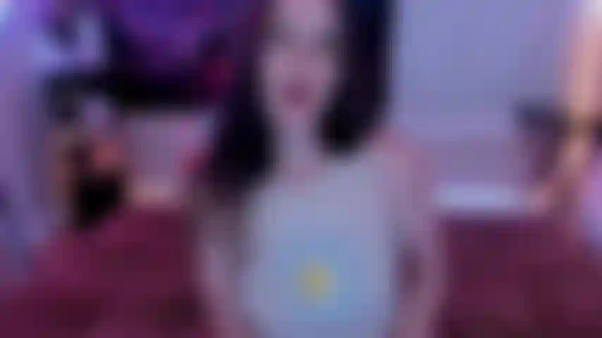 Hermanastra se mete los dedos en el coño para ti.