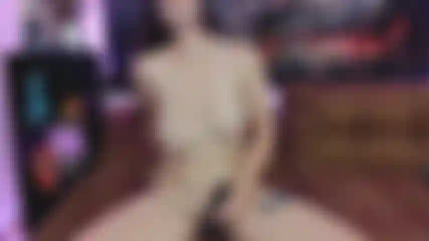 Mermaid monta una polla y usa una varita mágica hasta que se corre por todas partes!