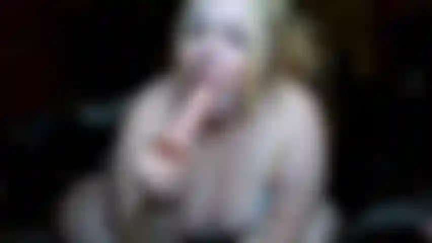 Largo eructo mientras garganta profunda consolador.