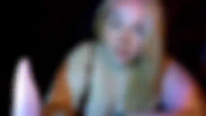 Escupiendo y babeando durante 2 minutos seguidos.