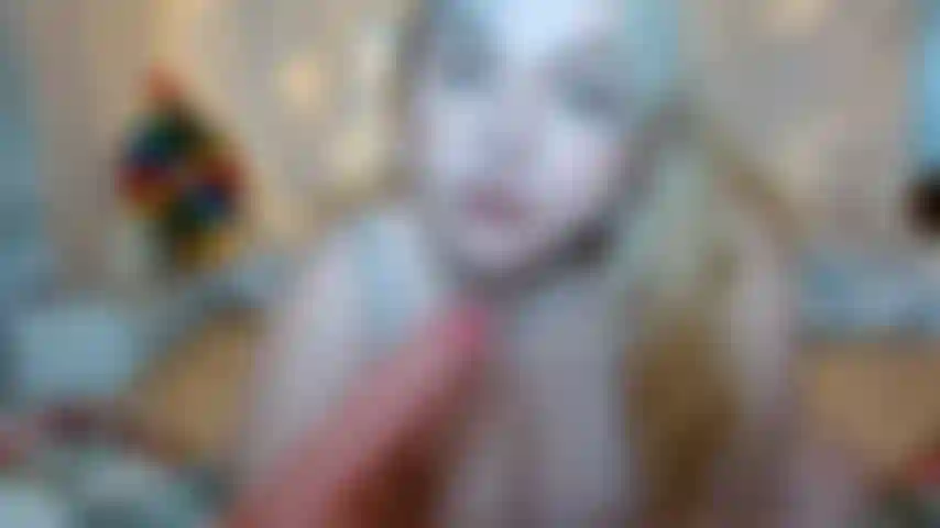 Amordazada, follándome y rogándote que te corras en mi cara.