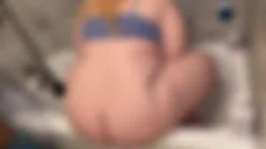 Pawg monta bbc en la ducha mientras mi esposo está en el trabajo.