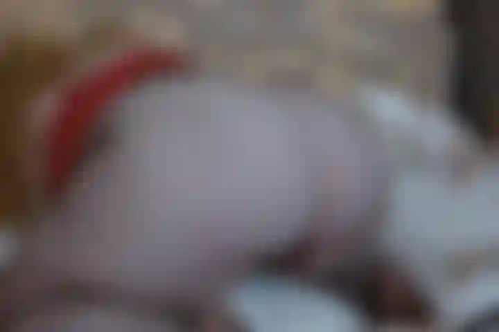 La diosa bratty te da sph con un diminuto consolador.