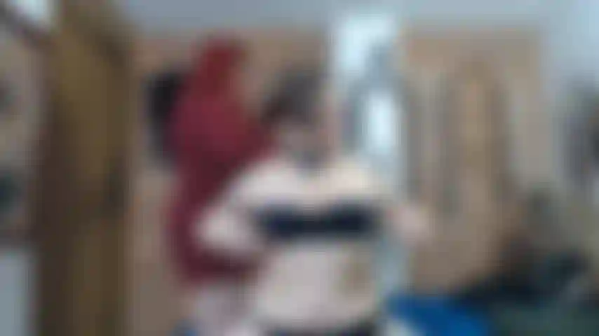 Cara de medias fetiche, asfixia y peso de pinzas.