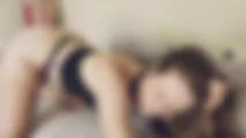 " Como me gusta". Te explico exactamente lo que quiero que me hagas, y te lo muestro de primera mano ;). Follando con un consolador mi coño cremoso y corriéndome tan fuerte!