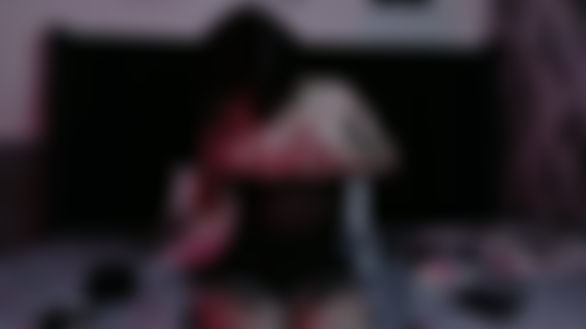 Esta chica oscura necesita ser castigada.