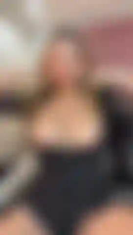 Cada roce es un fuego que quiero avivar con cada gemido.