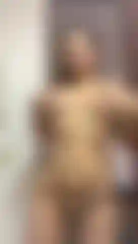 Tuve que esconderme para follar mi coño.