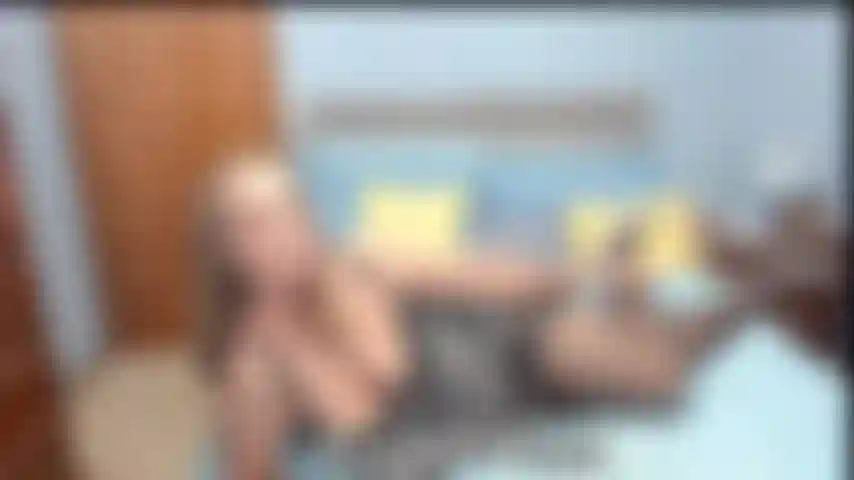 Dirtytalk-stockingtease-ass-joi- bromeando con mis largas piernas en medias de nailon negras mientras hablo sucio dando joi.