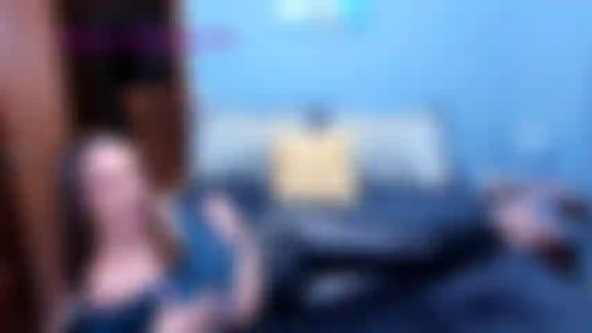 Milfteasesinblueleather-asseatingjoi- me burlo de ti usando pantalones de cuero azul y luego me los bajo y te digo que me comas el culo y te masturbes.