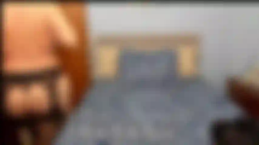 Charla sucia en ligueros medias-masturbación semen.