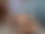 Enseño mis pies descalzos y te animo a masturbarte por todos mis pies. Mucho joi.