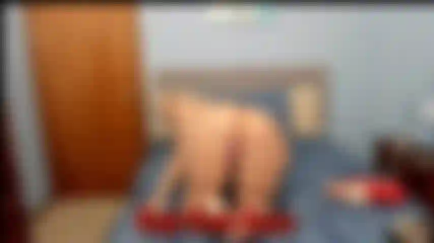 Milf desnuda charla sucia y masturbación joi y semen.