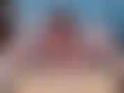 Grabé un show privado de mí comenzando usando un sexy traje de secretaria a rayas con medias blancas y tacones negros. Hablo sucio con joi y toco mi coño mientras te digo que te corras.