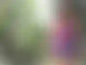 Caminando al aire libre, inclinándome y brindándote destellos traviesos y vistas de mi gran culo, tetas parpadeantes, coño.