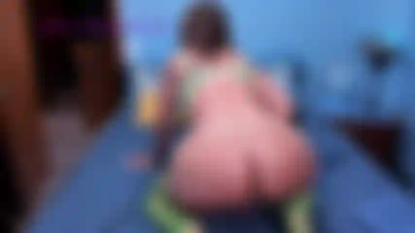 Vibeonclitglassdildoinass- uso un vibrador en mi coño y un consolador de vidrio en mi culo.