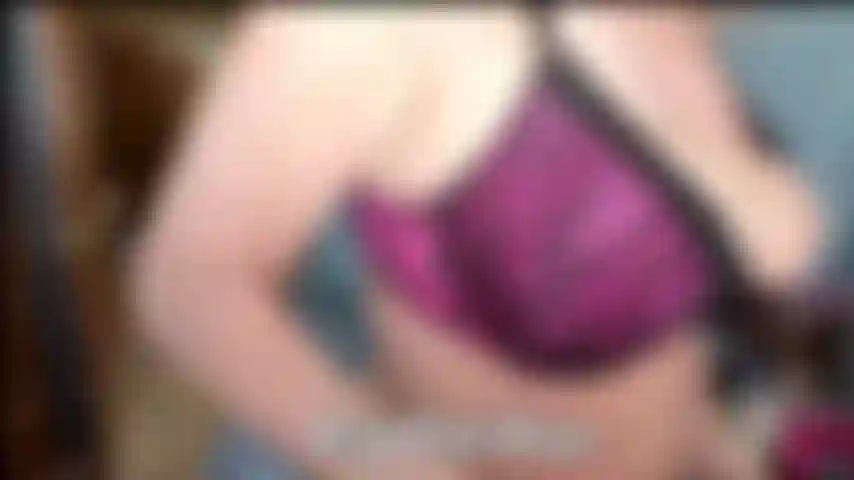 Modelando bragas de satén. Mírame modelar varios pares de bragas de seda y satén en mi enorme culo. Doy joi hablo sucio te animo a correrte.