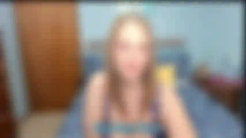 Video chat de profesor sucio: ms roni tiene un estudiante que se supone que debe chatear por video para obtener crédito adicional, pero en lugar de eso decide exponerse en el chat y masturbarse para ella.