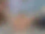 Estoy desnuda con medias marrones y tacones. Te provoco mientras juego conmigo misma mostrando mis largas piernas y luego follando con un consolador.