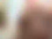 Amantes del fetichismo de pies descalzos. Me froto los pies con aceite y me los meto en la cara animándote a que te corras sobre ellos.