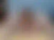 Shows de cámara grabados. Vestida con traje de secretaria a rayas con medias blancas y tacones negros. Muchas burlas por el culo, joi, charlas sucias que te dicen que te corras en mi culo.