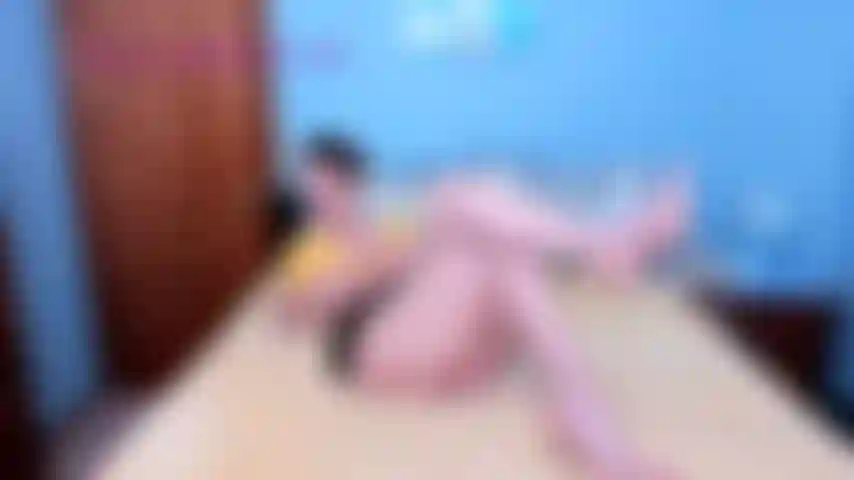 Crossinglegsintanheelsjoi: un video corto de mí usando pantimedias y tacones bronceados, simplemente cruzando las piernas y mostrándolas y diciéndote que te pajees por mis tacones bronceados.