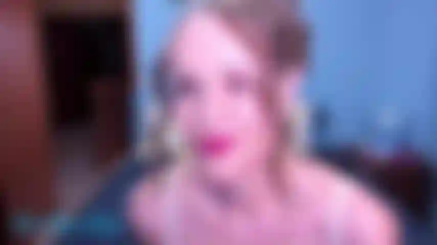 Juego con juguetes para los dedos que habla sucio y muestra mi gran culo de milf, animándote a masturbarte y fantasear con follarme al estilo perrito.