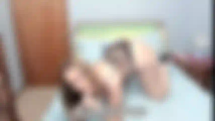 Bestfriendsmombj y juego de roles para follar. Siempre te ha gustado la mamá de tu mejor amiga y hoy ella te seduce con su gran culo y su mamada primero y luego te ruega que te la follen.