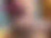 Clip corto de mí chupando un consolador hablando de cómo quiero chuparte la polla y tragar tu semen. Saliva descuidada y ruidos fuertes de succión.