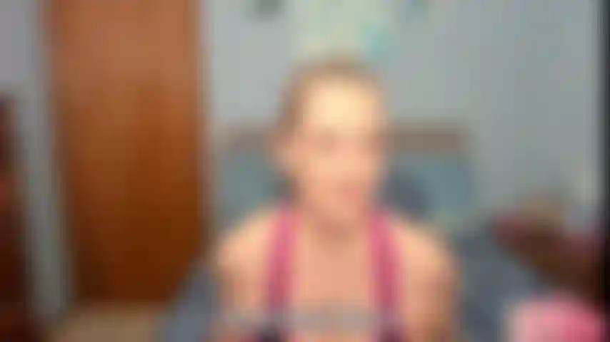 Modelo de pantalones de yoga y adoro el culo y los pies. Modelo mis pantalones de yoga y doy joi por mi trasero y mis pies.