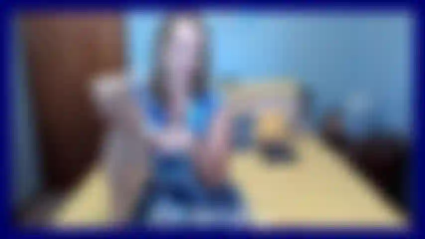 Recorrido de piernas en pantimedias, mamada, provocación, modelado de pantimedias color canela con vistas pov de piernas y pies en pantimedias. Luego mamada con un juguete.