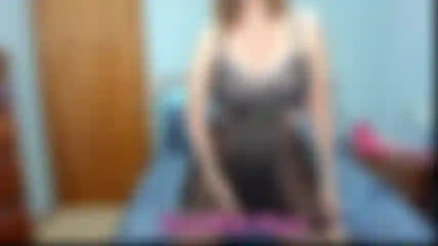 Orgasmo vibrante con dedos en el culo; esto es una rareza ya que muy rara vez hago anal, pero hoy estaba cachonda y me toqué el culo para un fan especial después de hacerme correr con mi vibra.