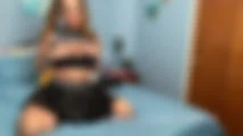 En este clip de lata grabado, estoy teniendo una conversación telefónica sobre poner los cuernos mientras juego un papel disfrazado de animadora. Hablar sucio, follar con dildo. Presumo mi gran culo, coñito prieto y tetas maduras.