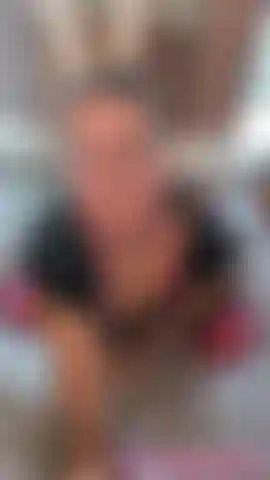 Bunny puta se saca las tetas.