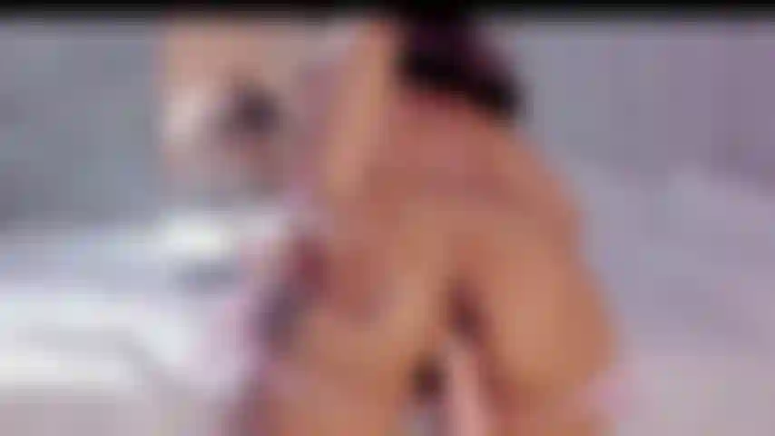 ¿Te gusta como mi dedo juega con mi culo mientras me follas?