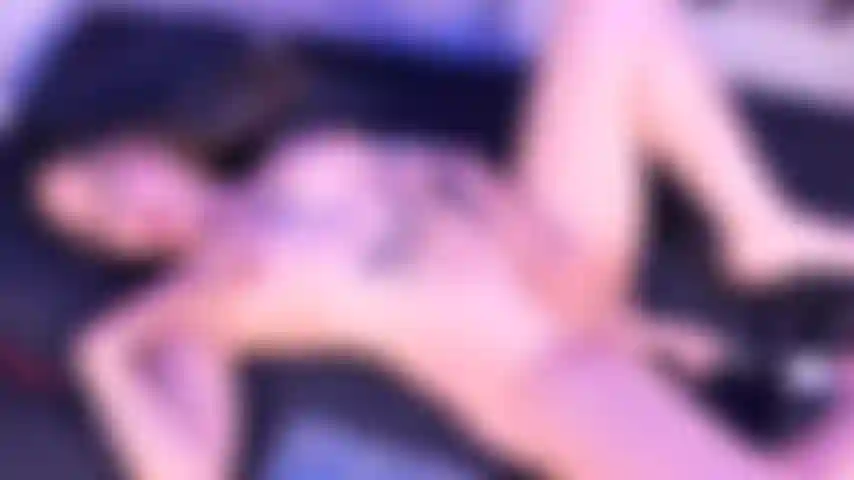 Juega con mi máquina de follar.