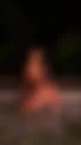 Haciendo twerking en el jacuzzi.