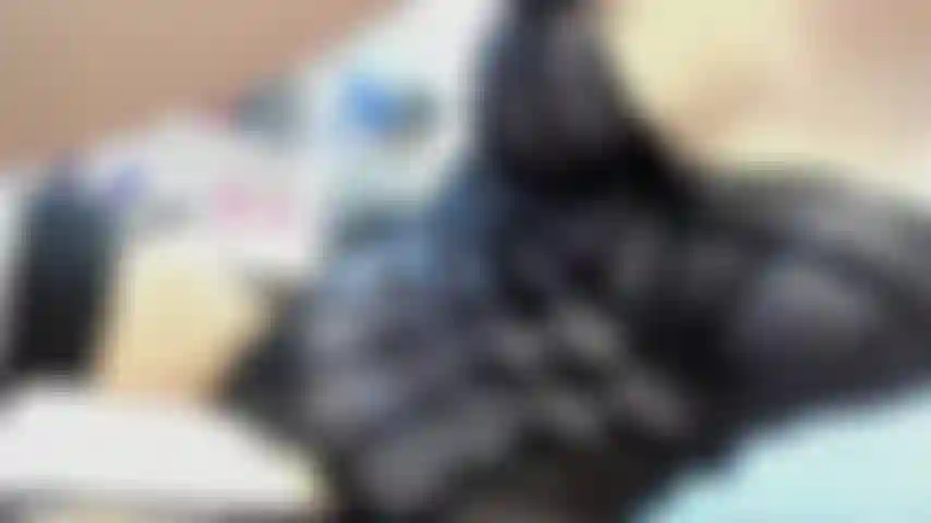 Super cachonda, botas,medias, latex.