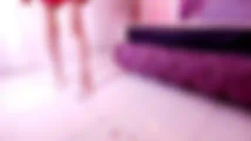 Provocadora, tacones y pies.