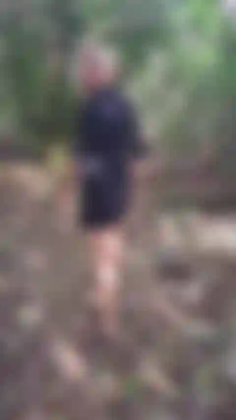 Traviesa de paseo, desnuda y squirt.