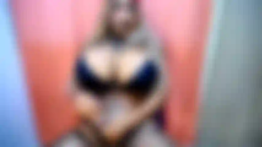 Masturbándome.