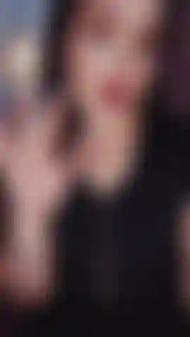 Di hola a mis tetas 😈.