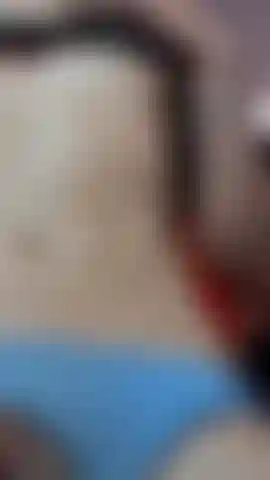 Movimiento conmigo con el pene erecto.