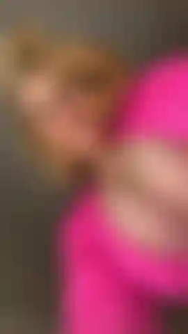 Follando con mi dildo en posición vaquera y jugando con mis grandes tetas.