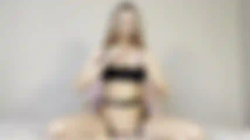07.02.2024 Sola. Mira cómo chupo el consolador con fuerza y lo monto en vaquera frontal y inversa. Arnés en mi culo y tetas moviéndose que te encantarán.