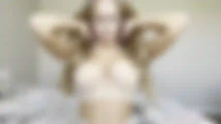 Solo 08/12/2023. Ropa interior beige. Juega con mis grandes tetas y untalas con crema.