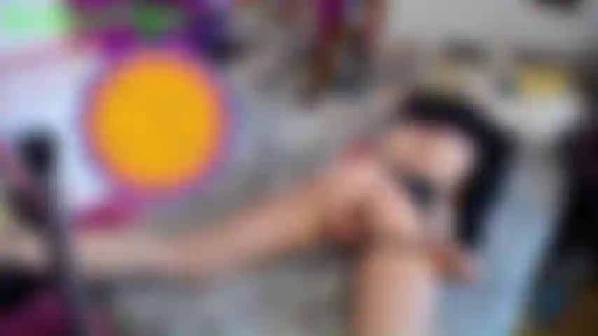 Follada por maquina en decúbito prono + garganta profunda descuidada.