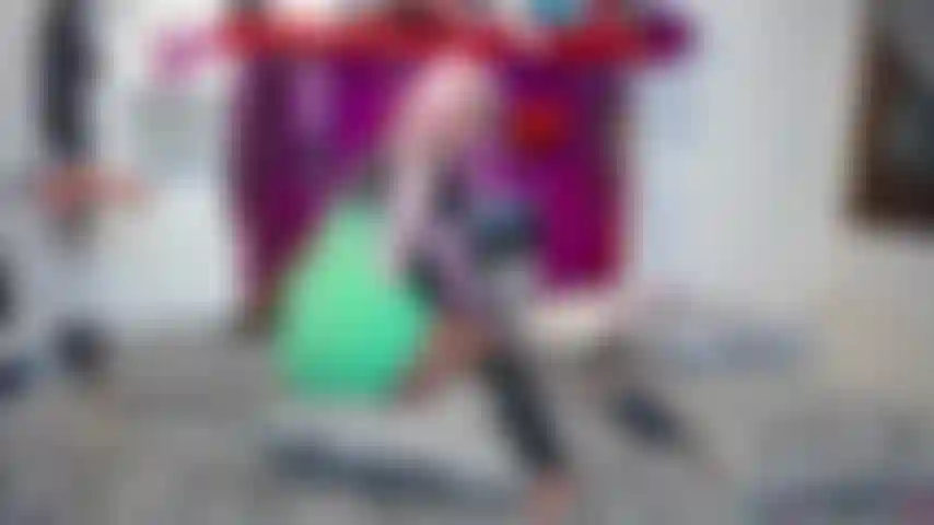 Desafío de sentarse en la cara, no desnuda.