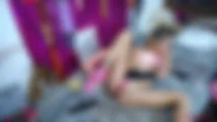 Anal con gran dildo al estilo perrito.