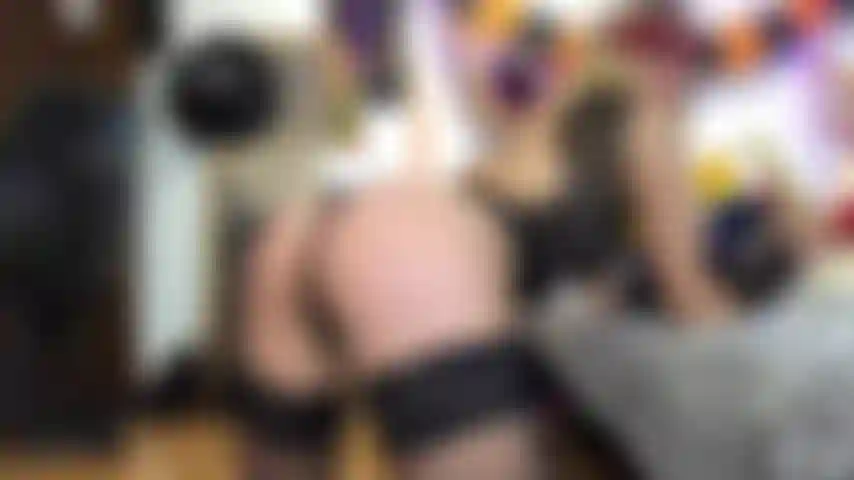 Mírame con vestido de conejita!! ¡Una conejita sexy que se follará el ojete! ¡¡Por supuesto que chorreo por todas partes y te doy la boca abierta para que la llenes con tu semen!!! No te pierdas este!